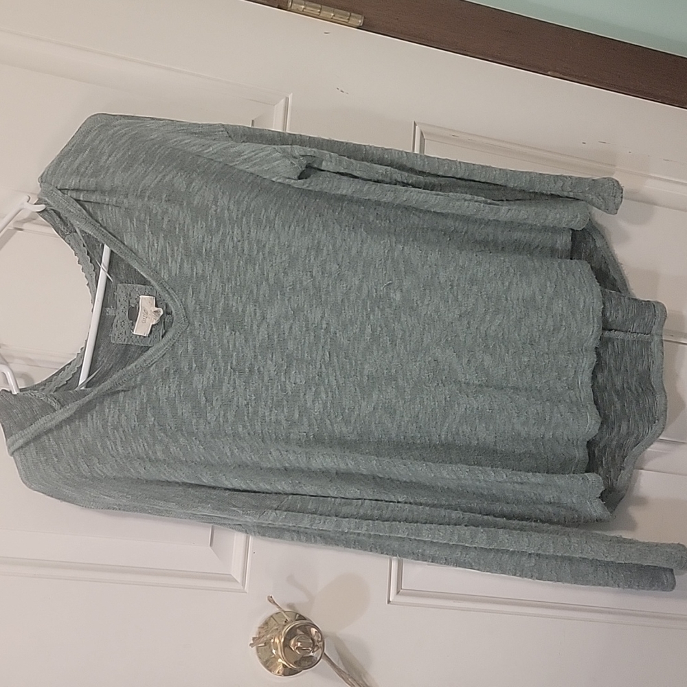 Comfy green sweater with hood